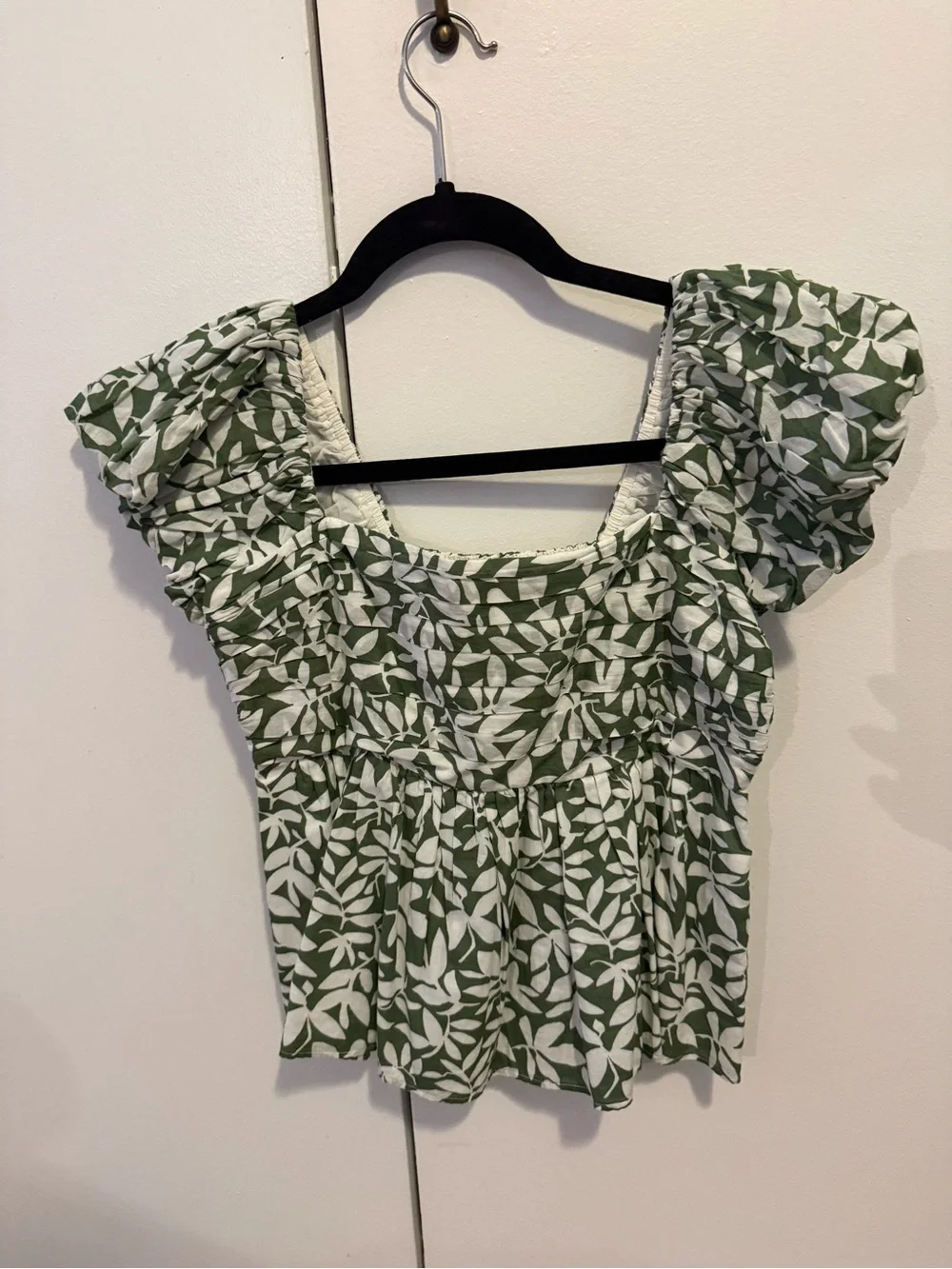 Abercrombie & Fitch size S green and white blouse